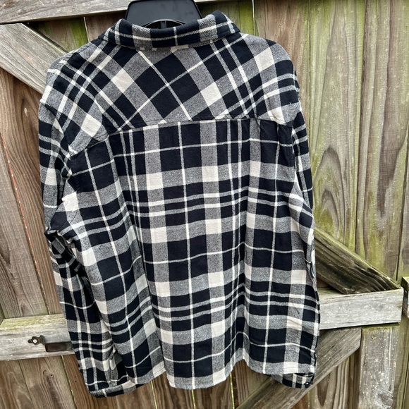 👗BDG Black and Cream Plaid Button Down Shirt - Picture 8 of 8